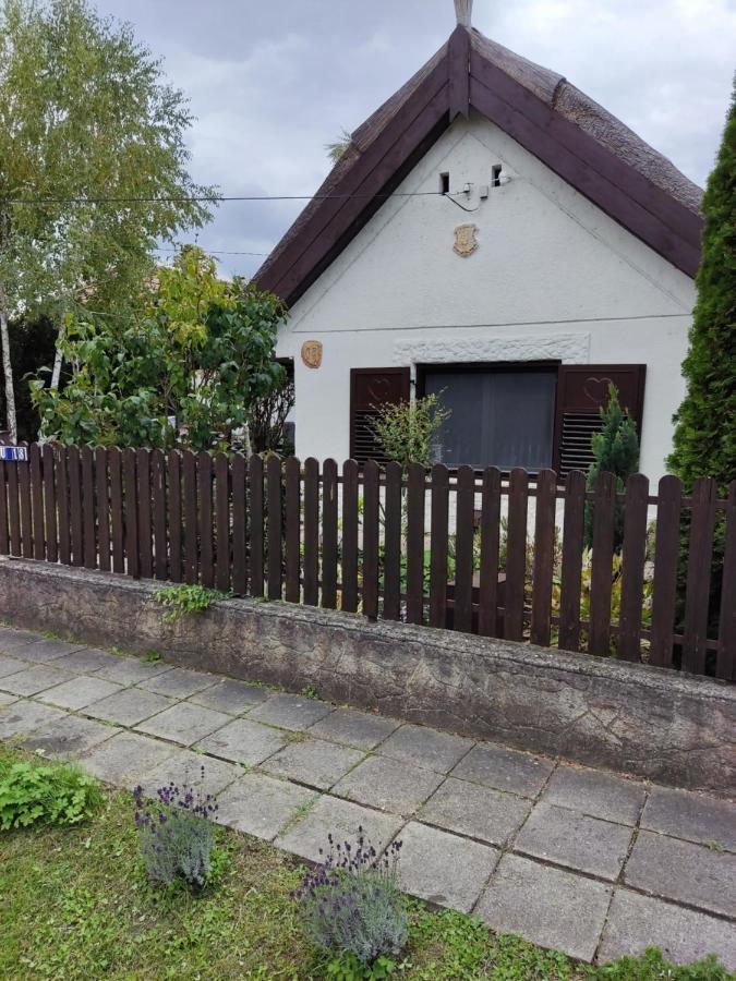 Lovely Cottage Home Веленце Экстерьер фото
