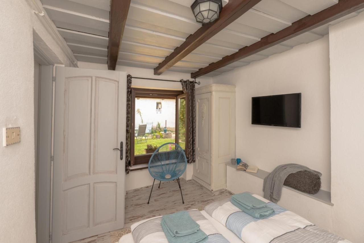 Lovely Cottage Home Веленце Экстерьер фото